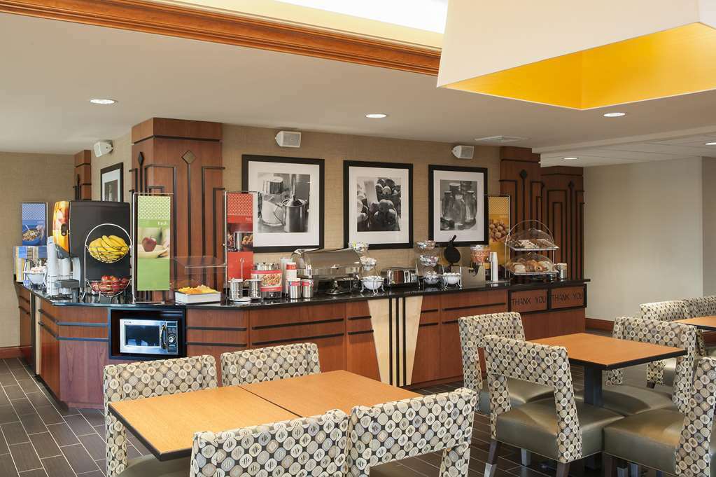 Hampton Inn Charlotte University Place Restoran gambar